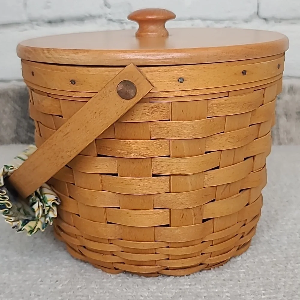 Longaberger Handmade Vintage '99 Medium Fruit Basket 13102 w/Wooden Lid & Insert